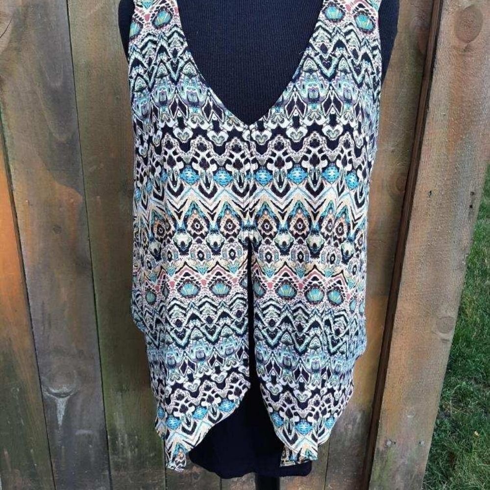 Alyx woman's sleeveless top size 1X. Multi colored
